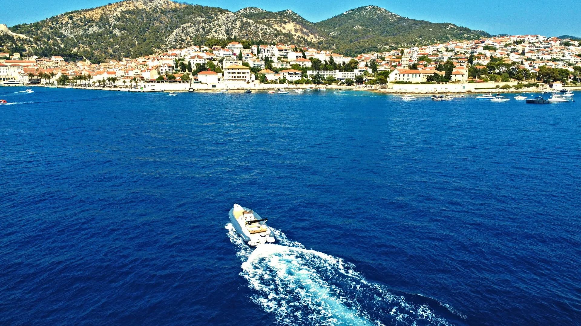 Marlin 790 Pro in front of Hvar panorama